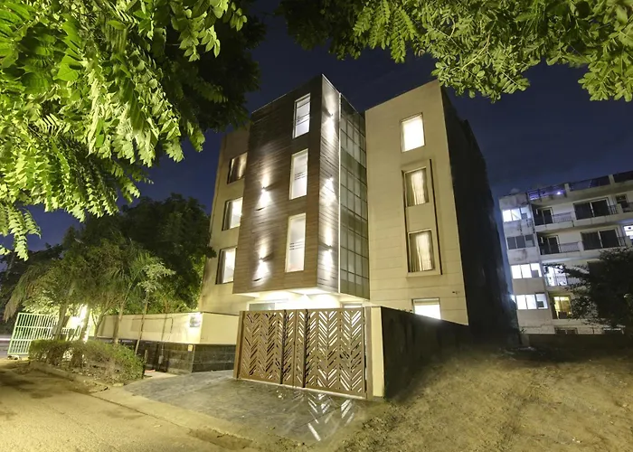 Saltstayz Select - Galleria Market & Golf Course Road