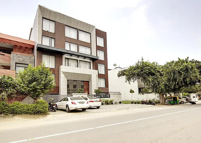 Saltstayz Premier - Cyber Hub