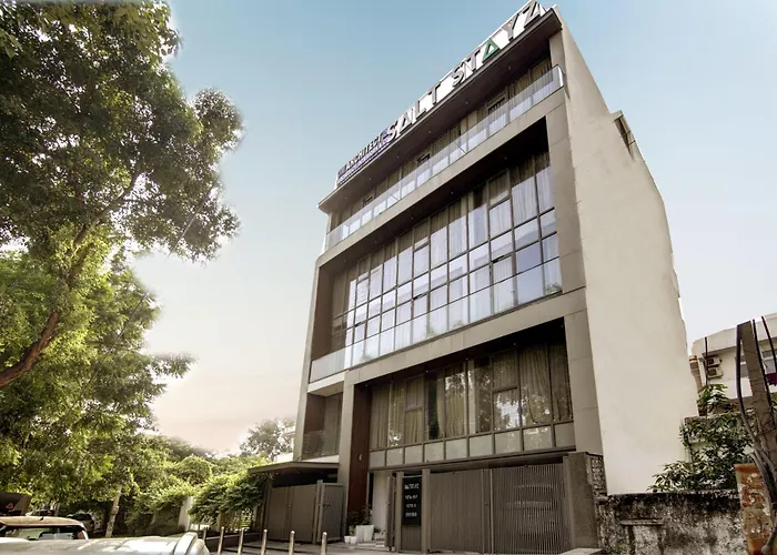 Saltstayz Select - Unitech Cyber Park